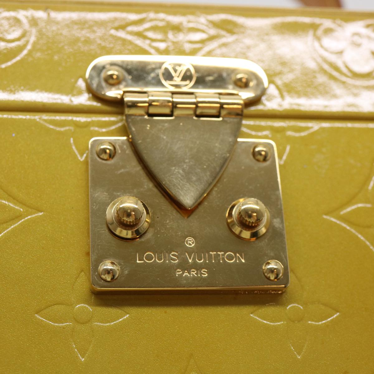 LOUIS VUITTON Monogram Vernis Bleecker Cosmetic Pouch Beige M91002 Auth 39256