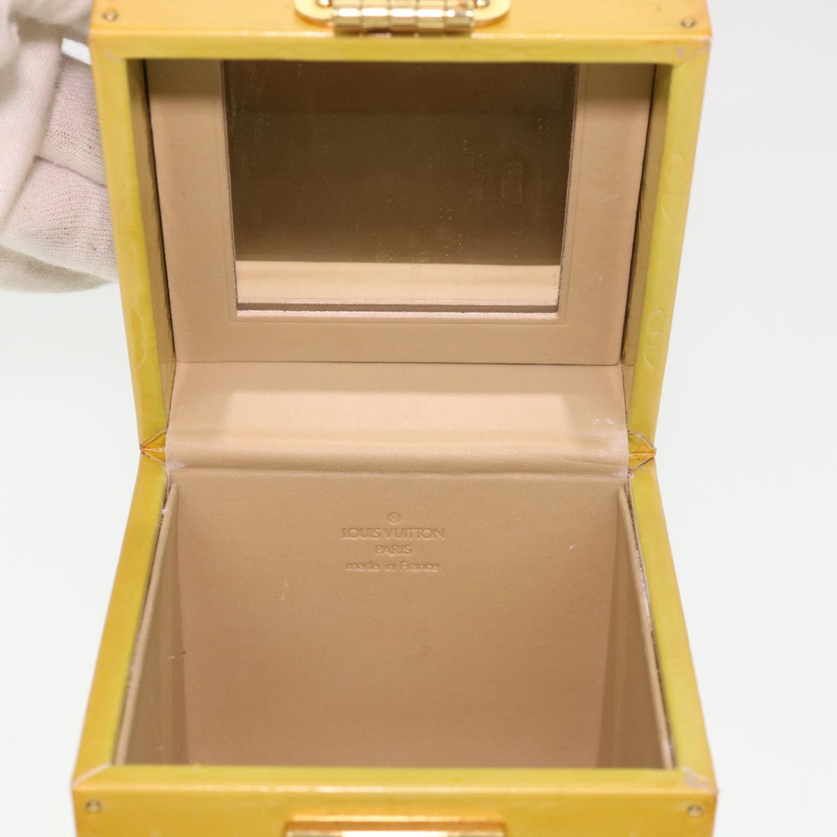LOUIS VUITTON Monogram Vernis Bleecker Cosmetic Pouch Beige M91002 Auth 39256
