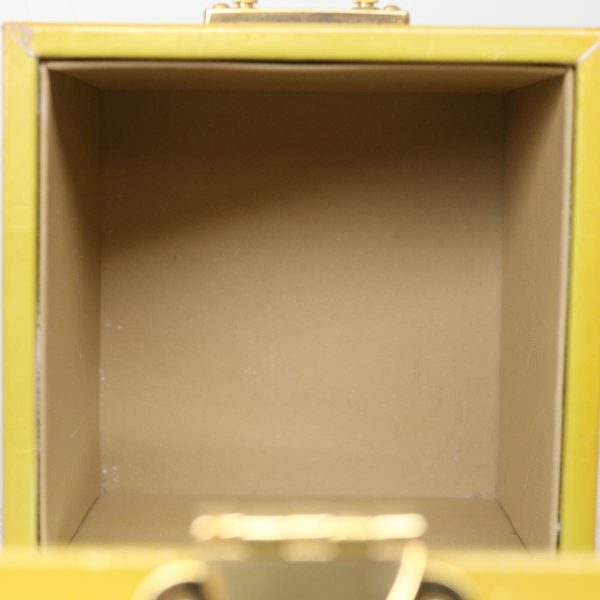 LOUIS VUITTON Monogram Vernis Bleecker Cosmetic Pouch Beige M91002 Auth 39256
