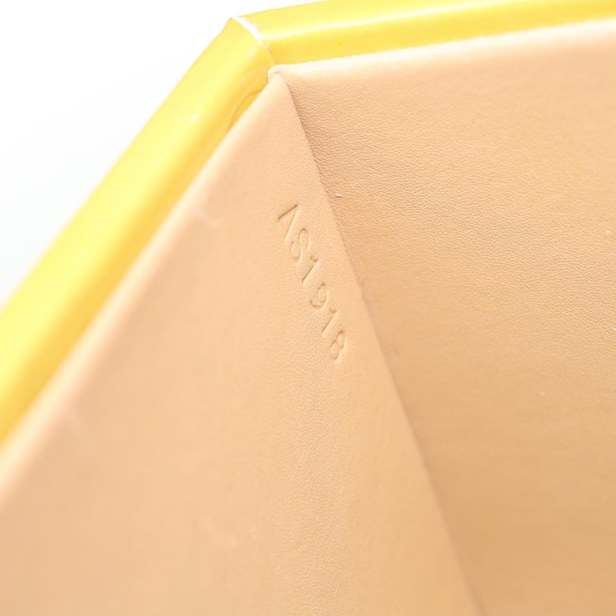 LOUIS VUITTON Monogram Vernis Bleecker Cosmetic Pouch Beige M91002 Auth 39256