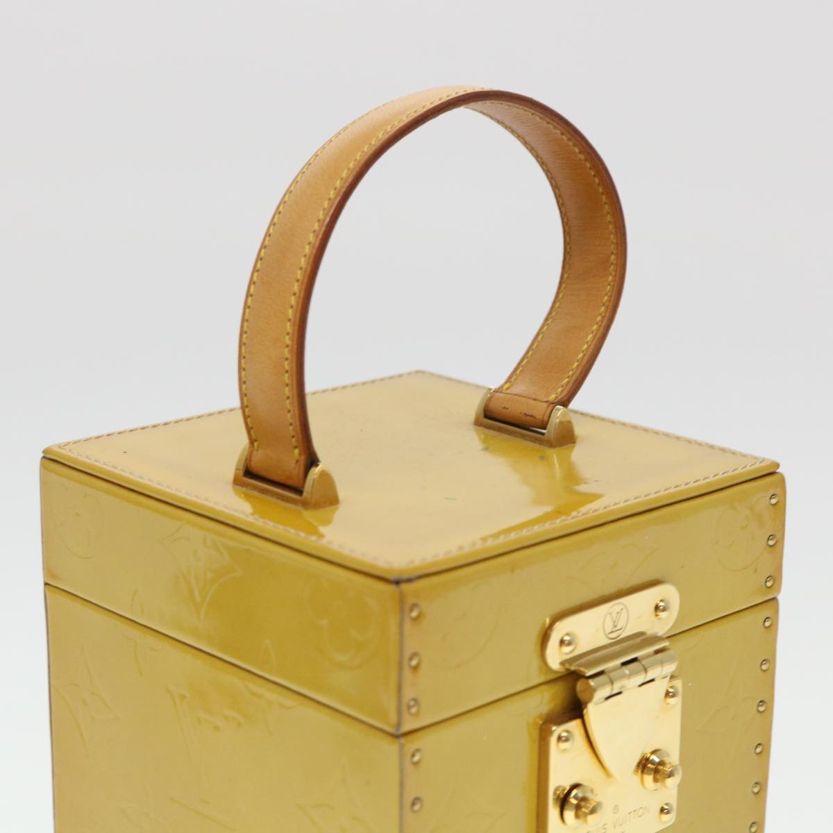 LOUIS VUITTON Monogram Vernis Bleecker Cosmetic Pouch Beige M91002 Auth 39256