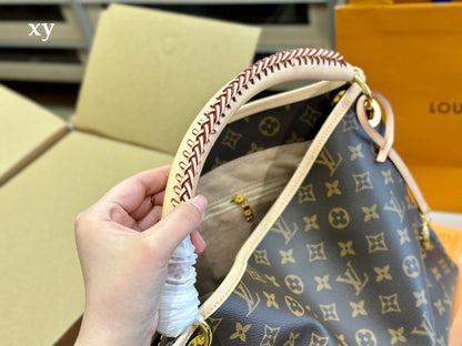 Franco Shops - Louis Vuittons  - 15006