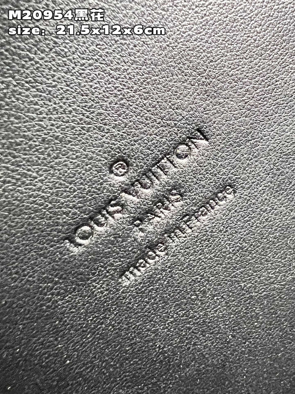 Franco Shops - Louis Vuittons  - 15399