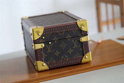 Franco Shops - Louis Vuittons  - 9537