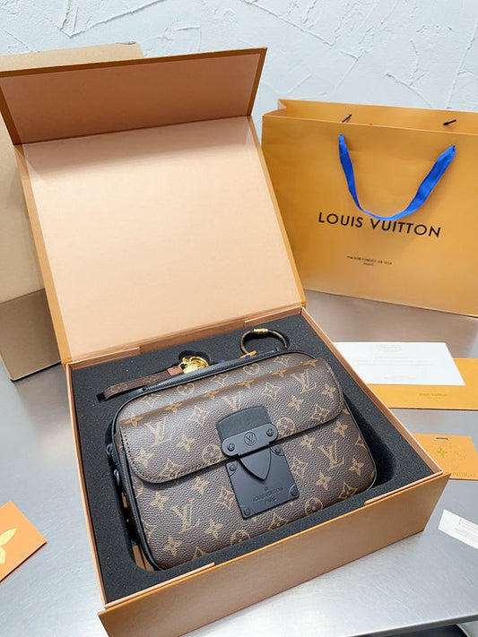 Franco Shops - Louis Vuittons  - 14886