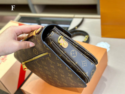 Franco Shops - Louis Vuittons  - 15032