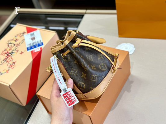 Franco Shops - Louis Vuittons  - 15017