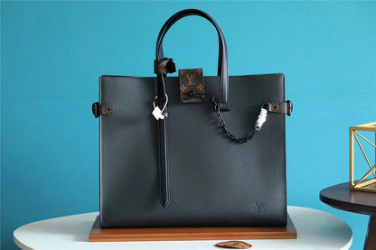 Franco Shops - Louis Vuittons  - 9843