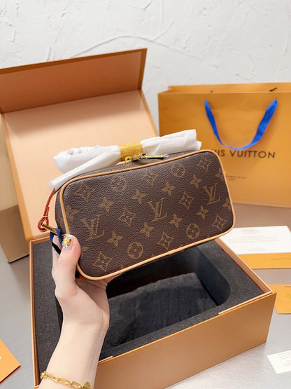 Franco Shops - Louis Vuittons  - 14888