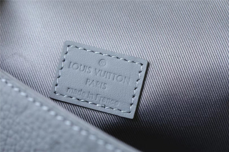 Franco Shops - Louis Vuittons  - 9985