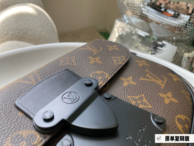 Franco Shops - Louis Vuittons  - 15038