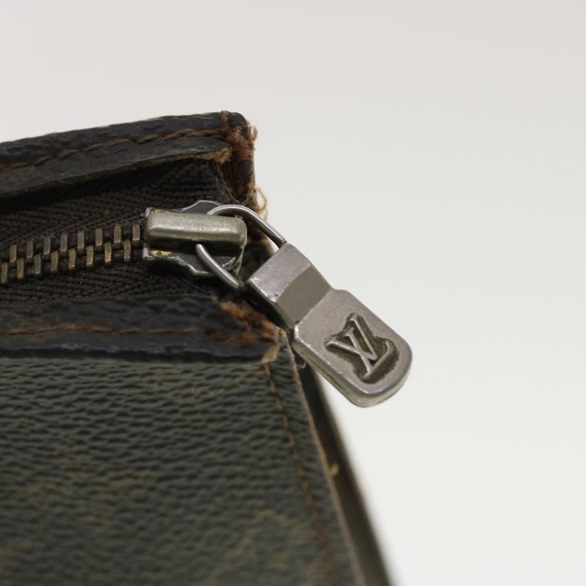 LOUIS VUITTON Monogram Poche Toilette 26 Pouch M47542 LV Auth 40640