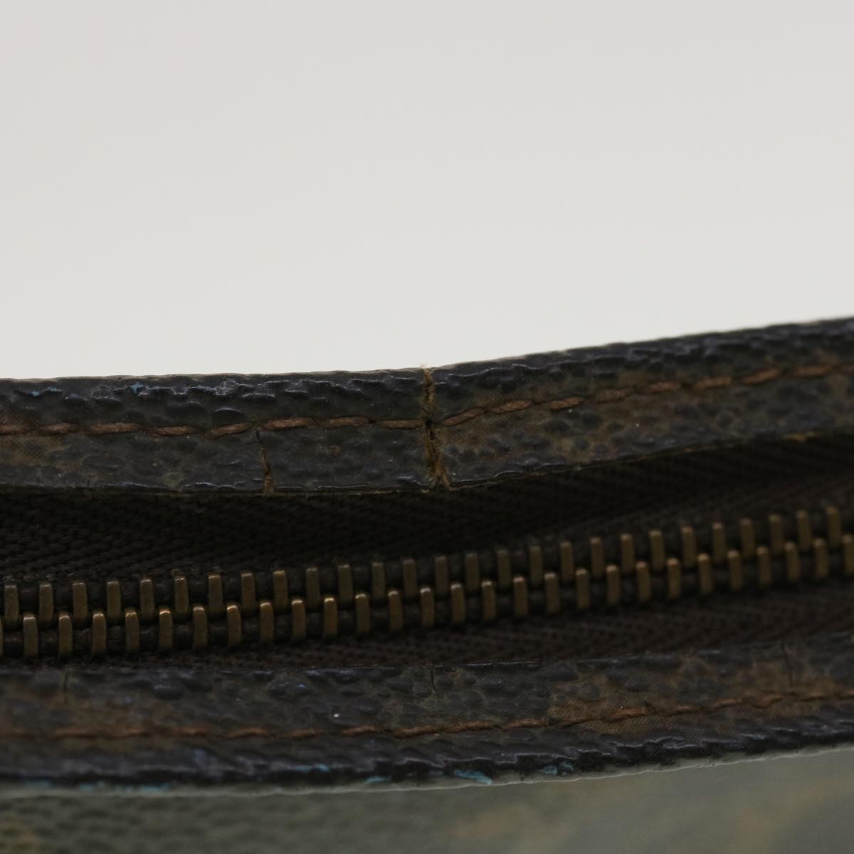 LOUIS VUITTON Monogram Poche Toilette 26 Pouch M47542 LV Auth 40640