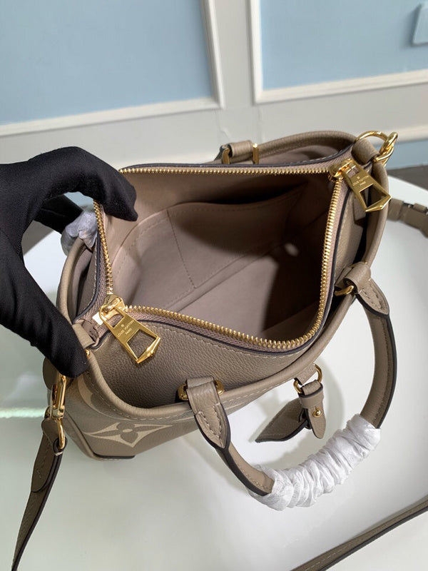 Franco Shops - Louis Vuittons  - 15405