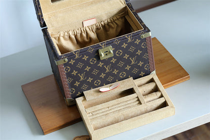 Franco Shops - Louis Vuittons  - 9515