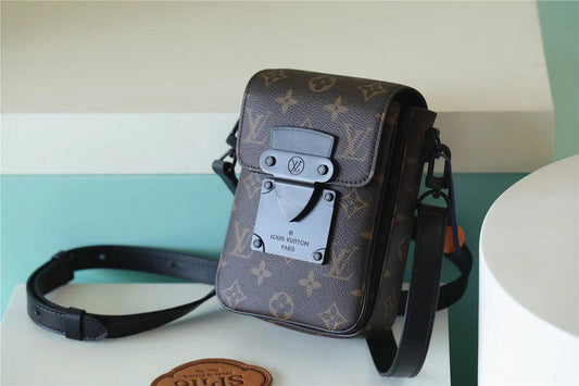 Franco Shops - Louis Vuittons  - 10077