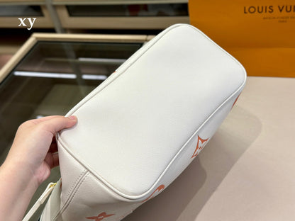 Franco Shops - Louis Vuittons  - 15052