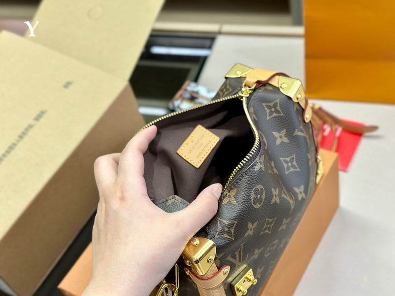 Franco Shops - Louis Vuittons  - 15089