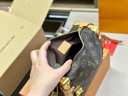 Franco Shops - Louis Vuittons  - 15089