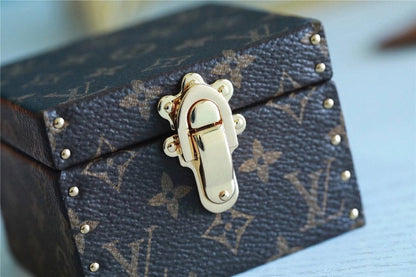 Franco Shops - Louis Vuittons  - 9526