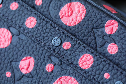 Franco Shops - Louis Vuittons  - 9965