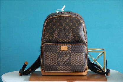 Franco Shops - Louis Vuittons  - 9780