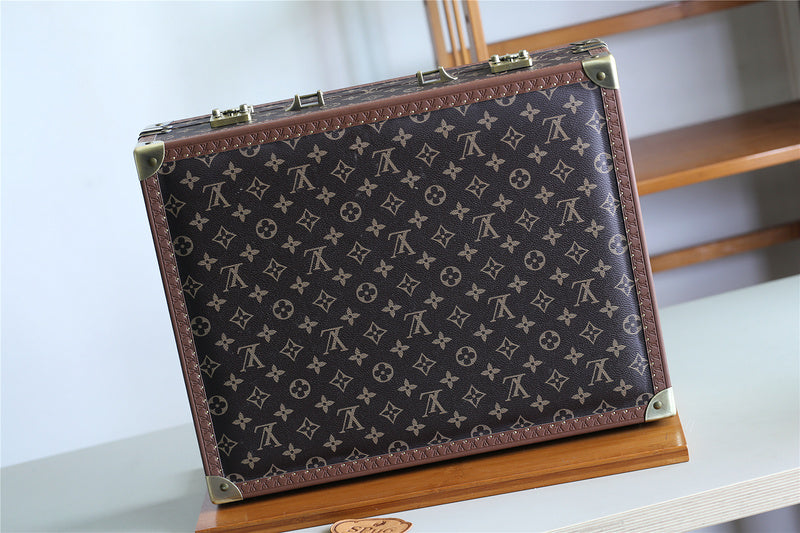 Franco Shops - Louis Vuittons  - 9520