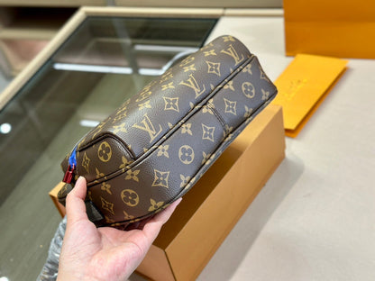 Franco Shops - Louis Vuittons  - 14924