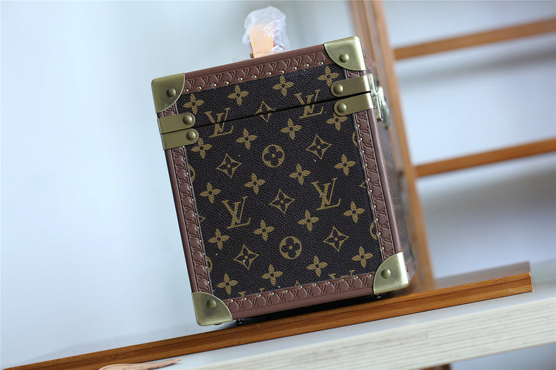 Franco Shops - Louis Vuittons  - 9515