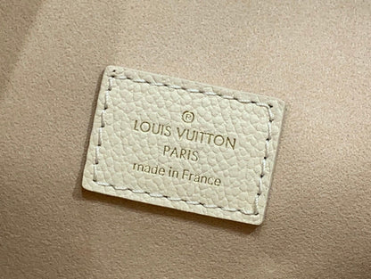 Franco Shops - Louis Vuittons  - 15821