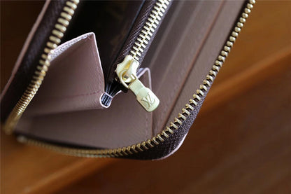 Franco Shops - Louis Vuittons  - 9415