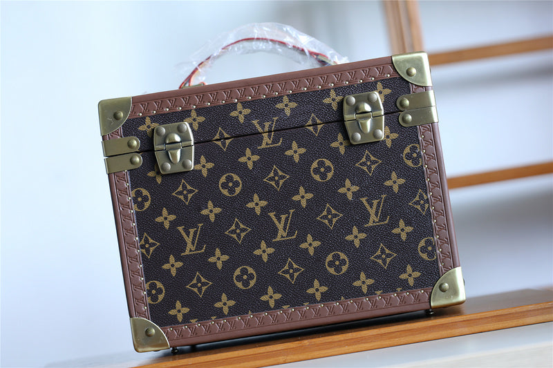 Franco Shops - Louis Vuittons  - 9515