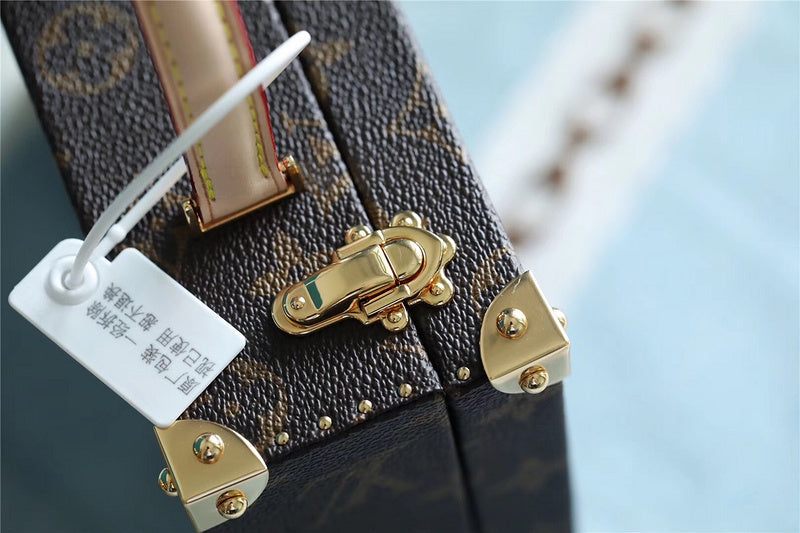 Franco Shops - Louis Vuittons  - 9484