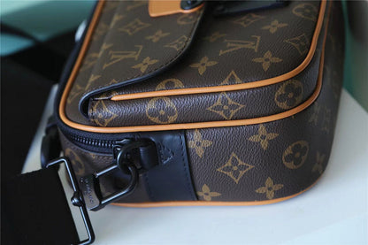Franco Shops - Louis Vuittons  - 10090