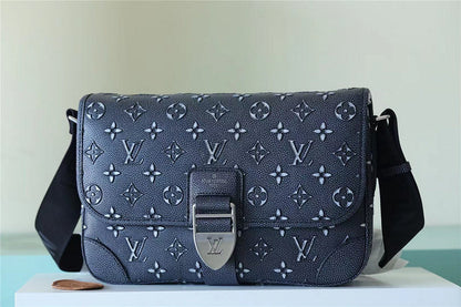Franco Shops - Louis Vuittons  - 9993