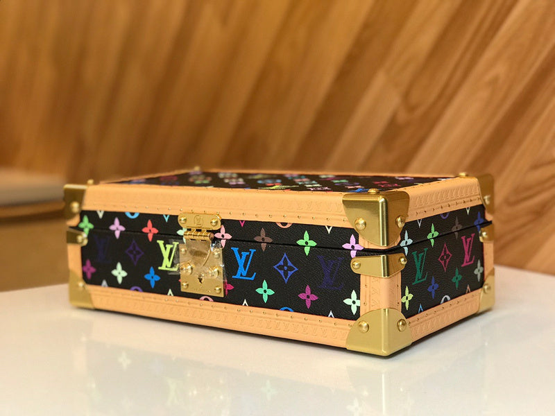 Franco Shops - Louis Vuittons  - 9500