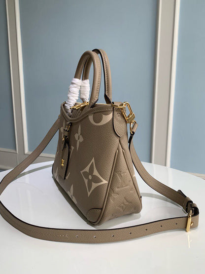 Franco Shops - Louis Vuittons  - 15405