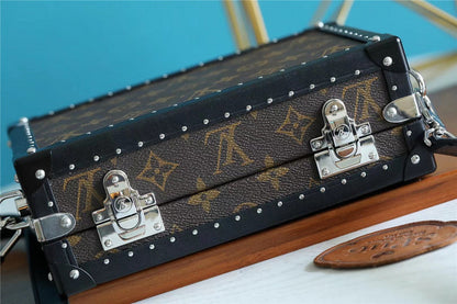 Franco Shops - Louis Vuittons  - 10122