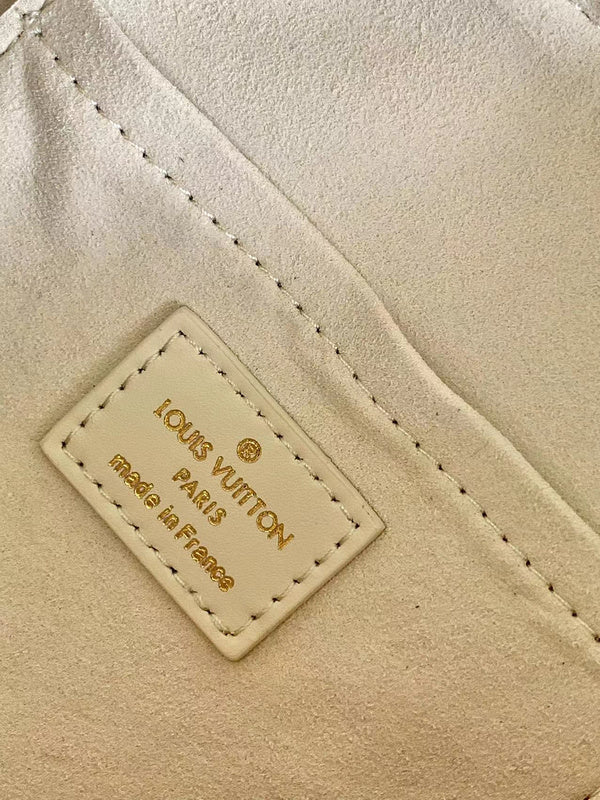 Franco Shops - Louis Vuittons  - 15287