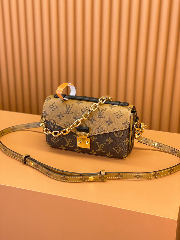 Franco Shops - Louis Vuittons  - 15377