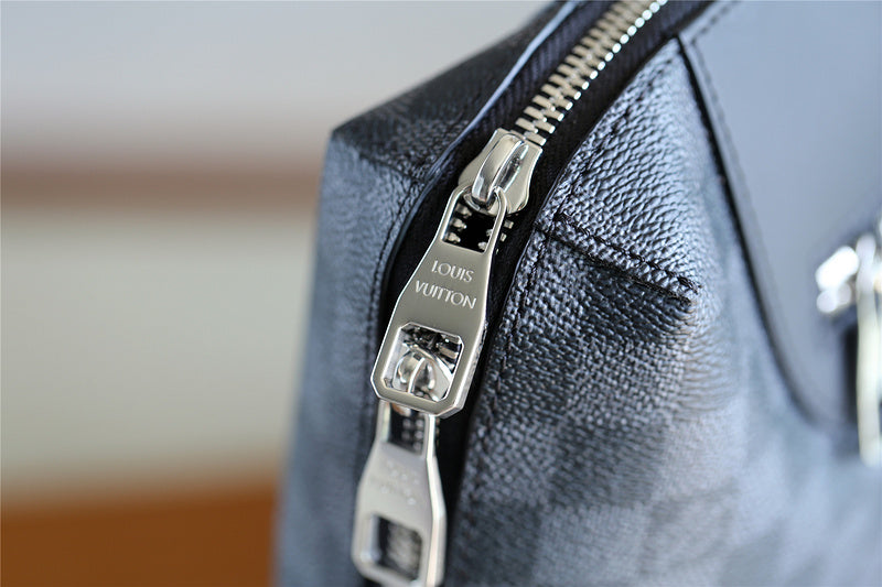Franco Shops - Louis Vuittons  - 9852