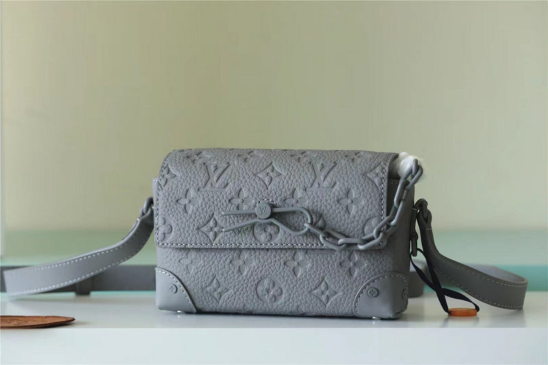 Franco Shops - Louis Vuittons  - 9985