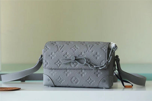 Franco Shops - Louis Vuittons  - 9985