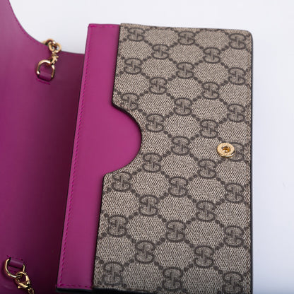Gucci Bi-colour GG Supreme Wallet on Chain