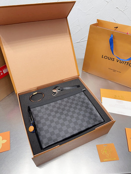 Franco Shops - Louis Vuittons  - 15018