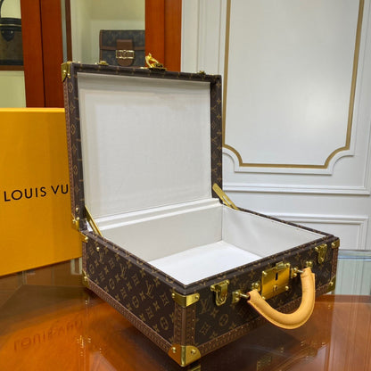 Franco Shops - Louis Vuittons  - 9501