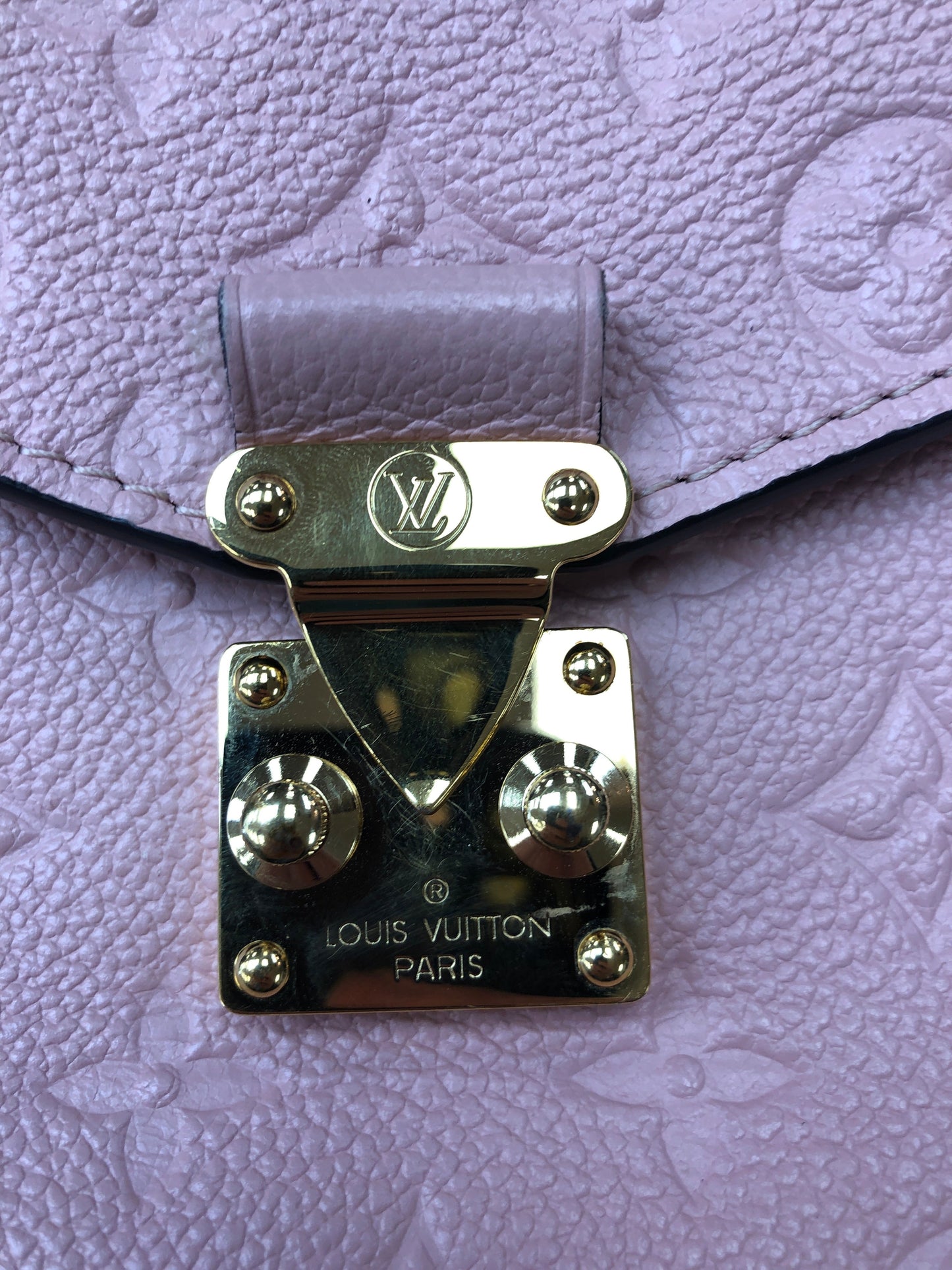 Crossbody Luxury Designer By Louis Vuitton  Size: Medium