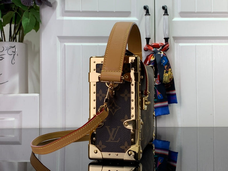Franco Shops - Louis Vuittons  - 15222