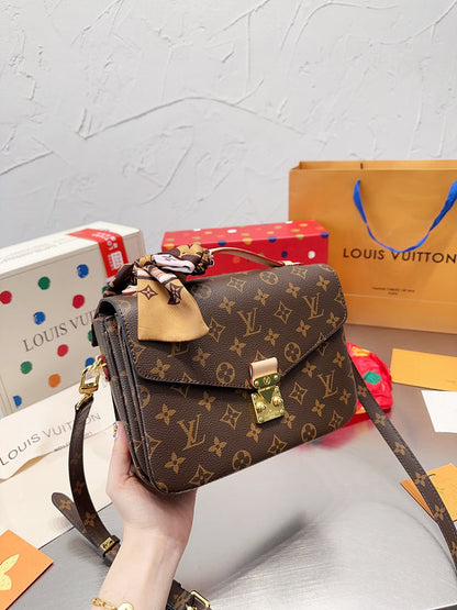 Franco Shops - Louis Vuittons  - 15059