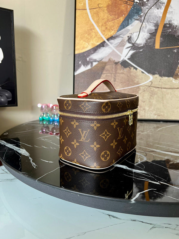 Franco Shops - Louis Vuittons  - 15731